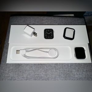 Silver Apple Watch SE 44mm